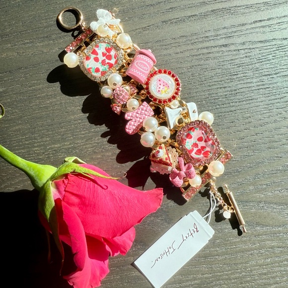 ๐NWT๐ Betsey Johnson BABYCAKES CLUSTER BRACELET PINK - Picture 2 of 8
